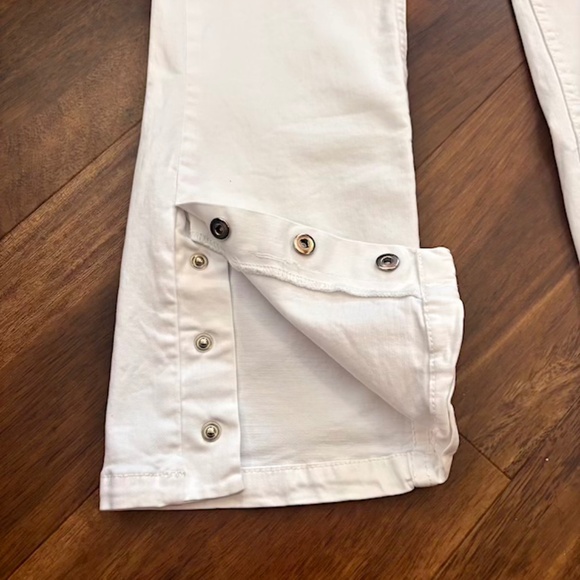 MNG by Mango White Ankle Jeans with Snap Button Trim - Size 4 (EUC) - Picture 3 of 7